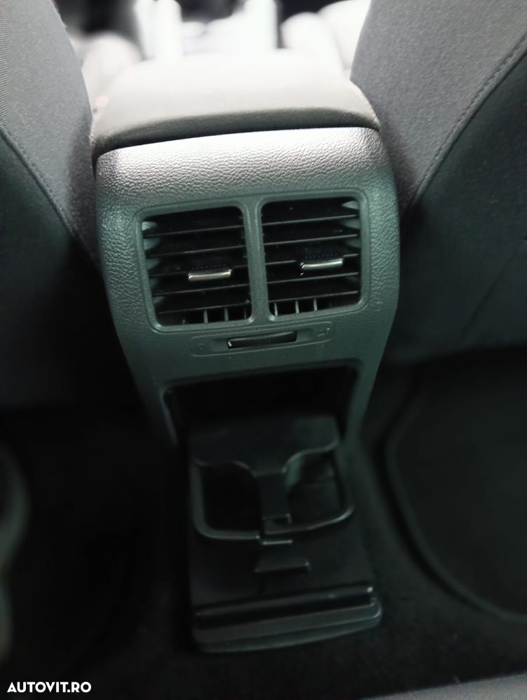 Volkswagen Golf 1.9 TDI DPF Sportline - 28