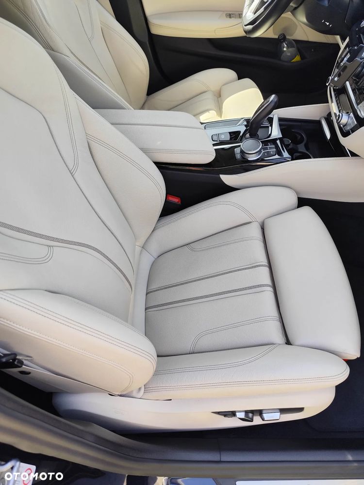 BMW Seria 5 530i GPF xDrive Luxury Line - 23