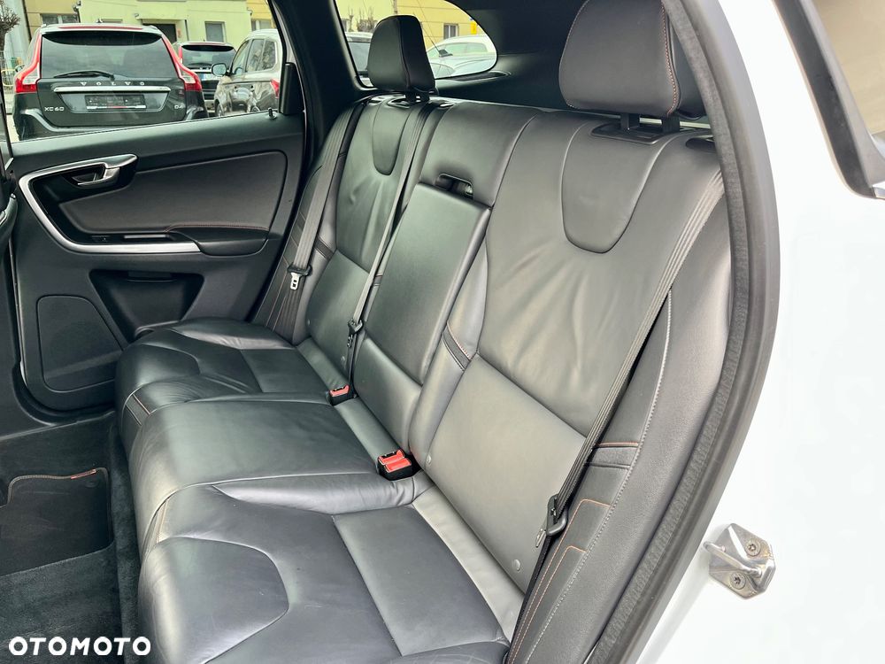 Volvo XC 60 D4 Drive-E Ocean Race - 32