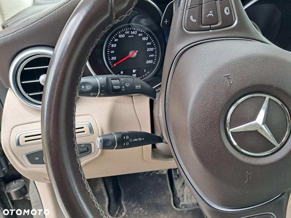 Mercedes-Benz GLC 250 4Matic 9G-TRONIC AMG Line - 29