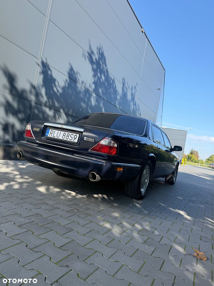 Jaguar XJ - 9