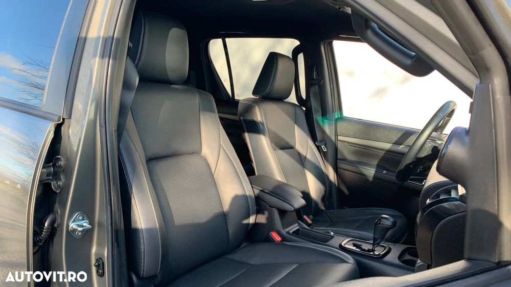Toyota Hilux 2.8D 204CP 4x4 Double Cab AT Invincible Color Edition - 25