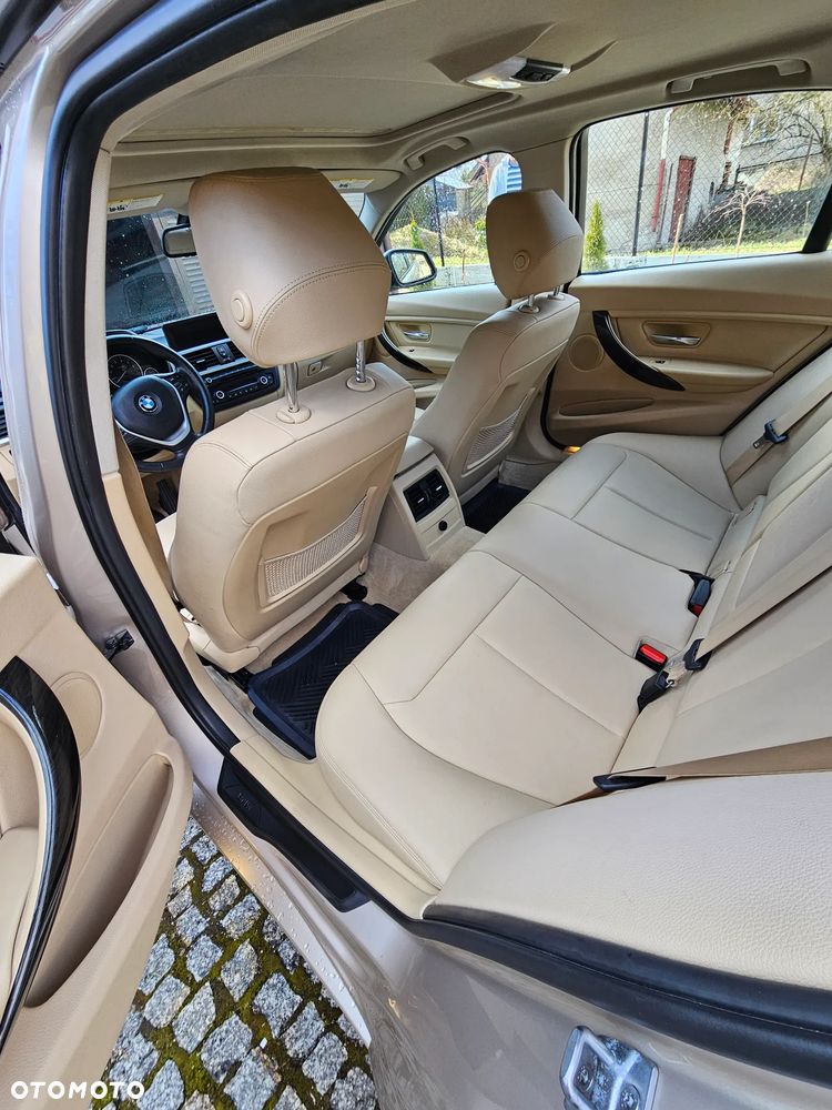 BMW Seria 3 328i xDrive - 10