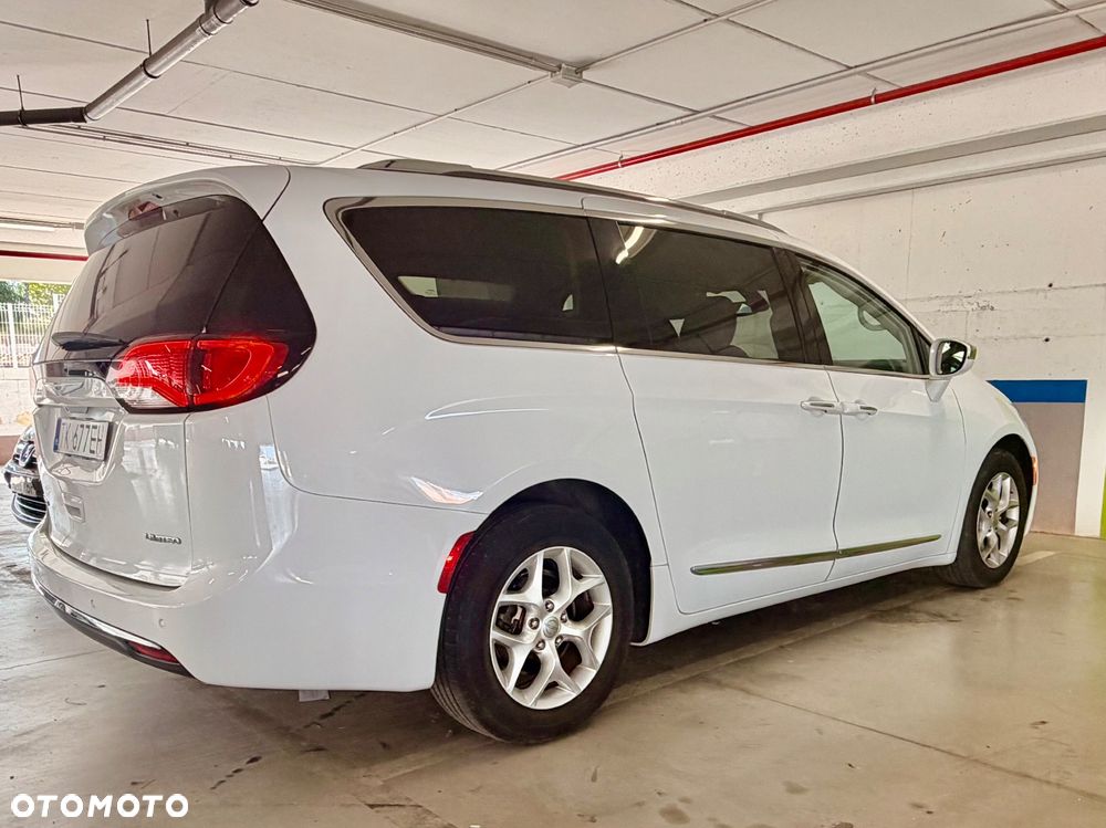 Chrysler Pacifica - 7