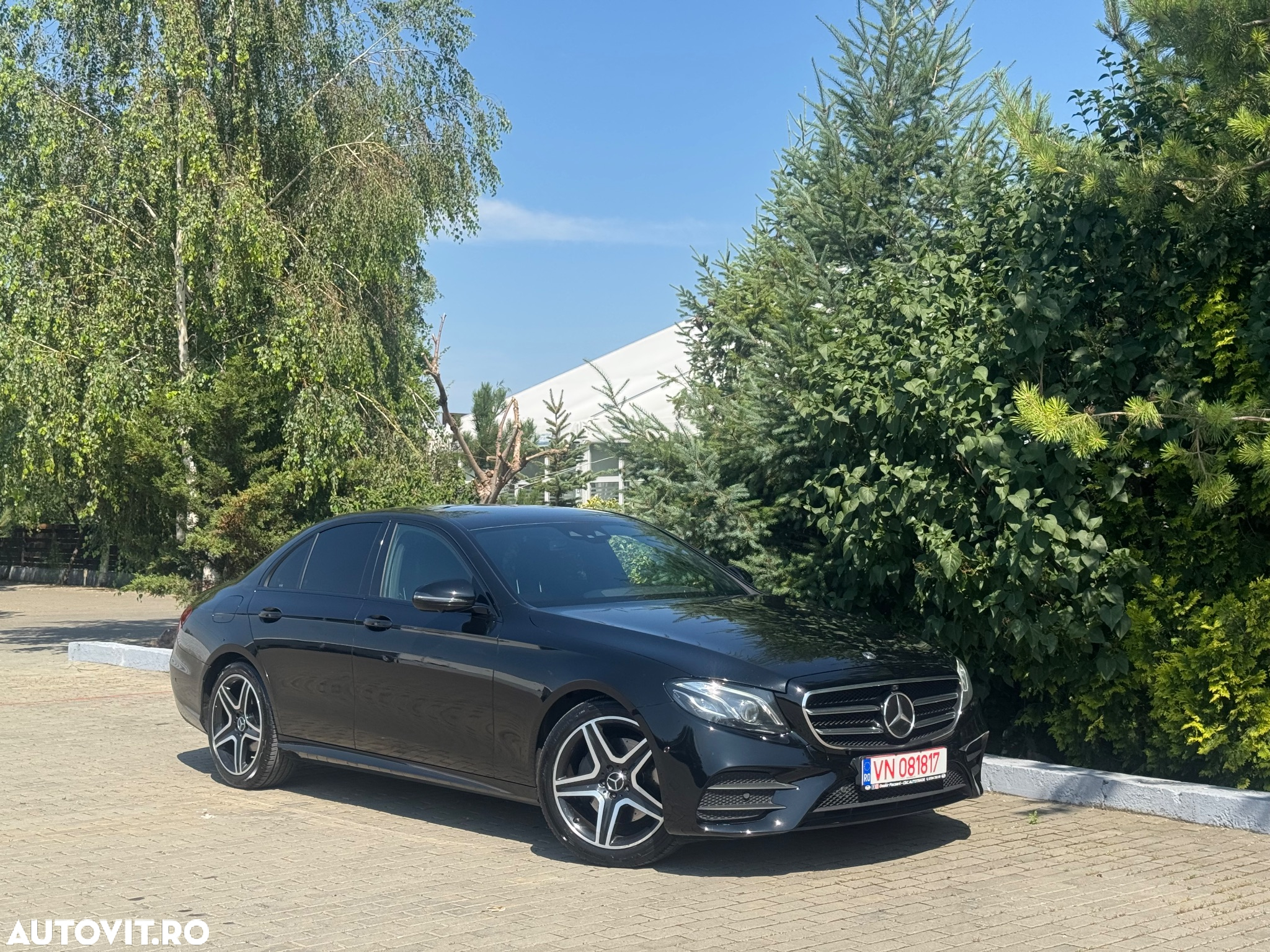 Mercedes-Benz E 220 d 9G-TRONIC AMG Line - 4