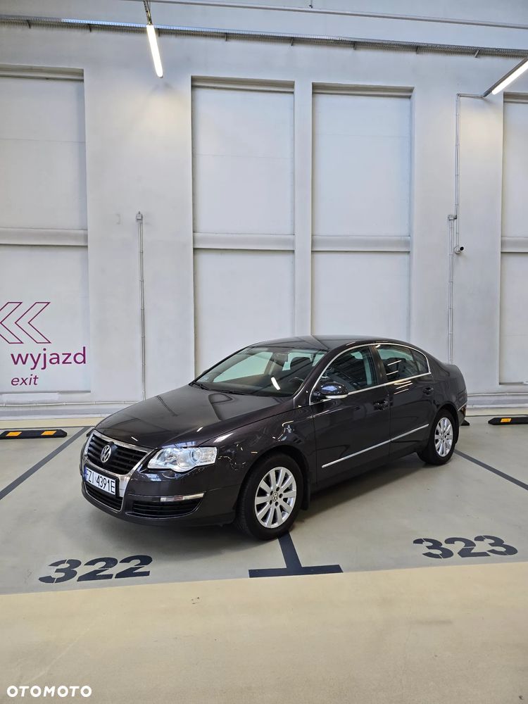 Volkswagen Passat 1.6 FSI Comfortline - 17