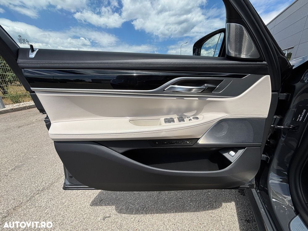 BMW Seria 7 750i xDrive - 14