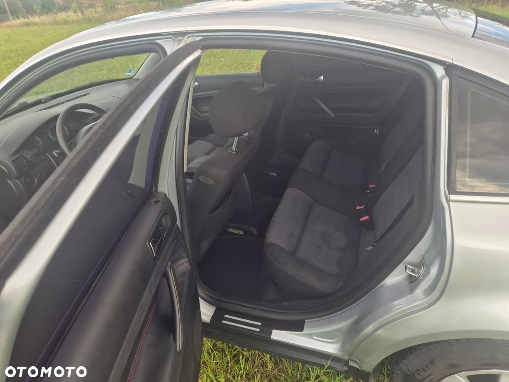 Volkswagen Passat 1.6 Exclusive - 9