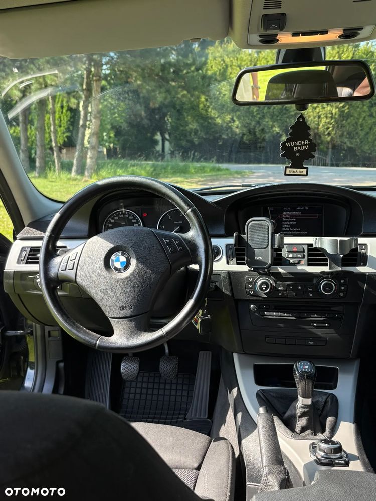 BMW Seria 3 320d - 33
