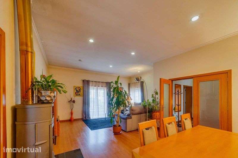 Vende-se Moradia - Casa - Grande imagem: 4/8