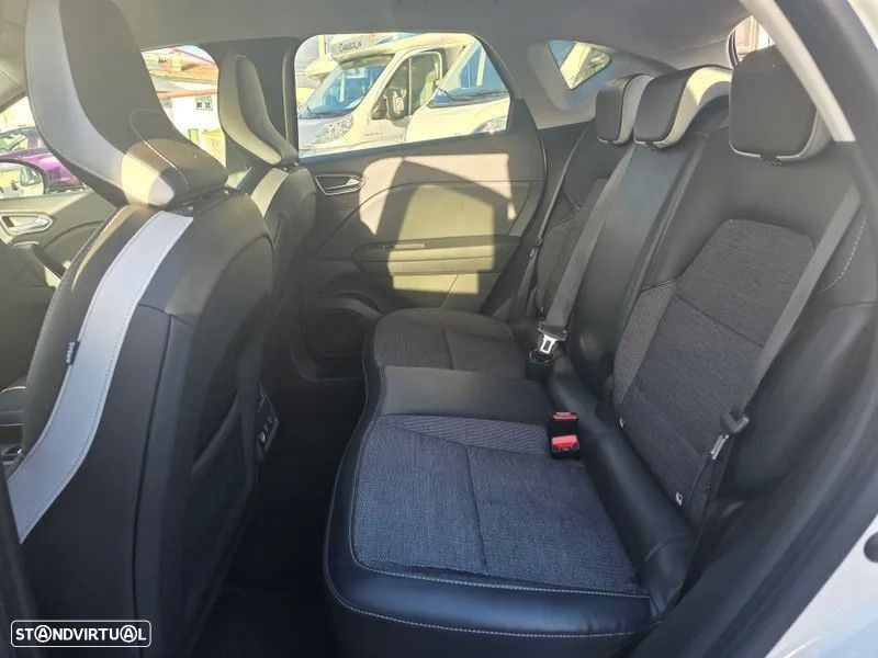 Renault Captur 1.5 dCi Initiale Paris EDC - 10
