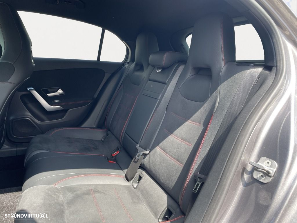 Mercedes-Benz A 250 e AMG Line - 14