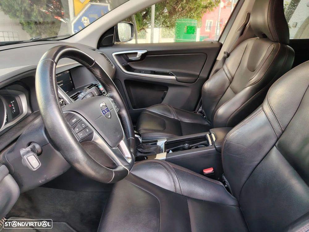 Volvo XC 60 2.0 D4 Momentum Geartronic - 4