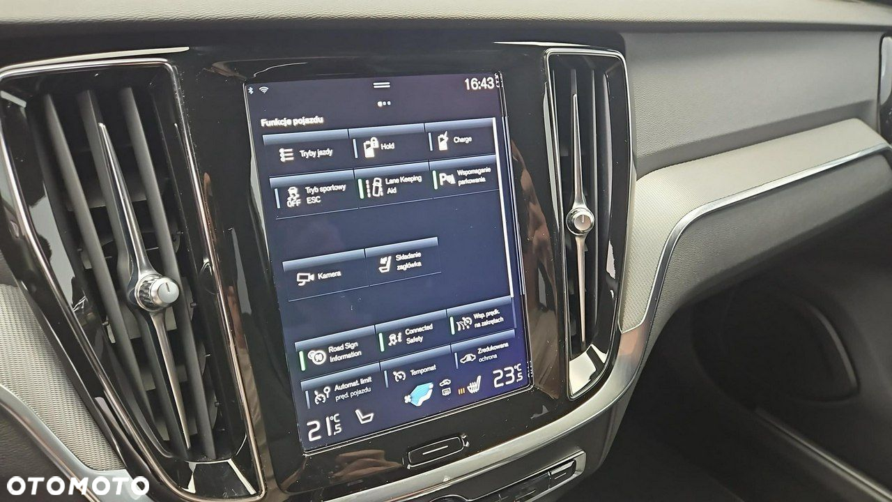 Volvo V60 T8 AWD Plug-In Hybrid R-Design - 22