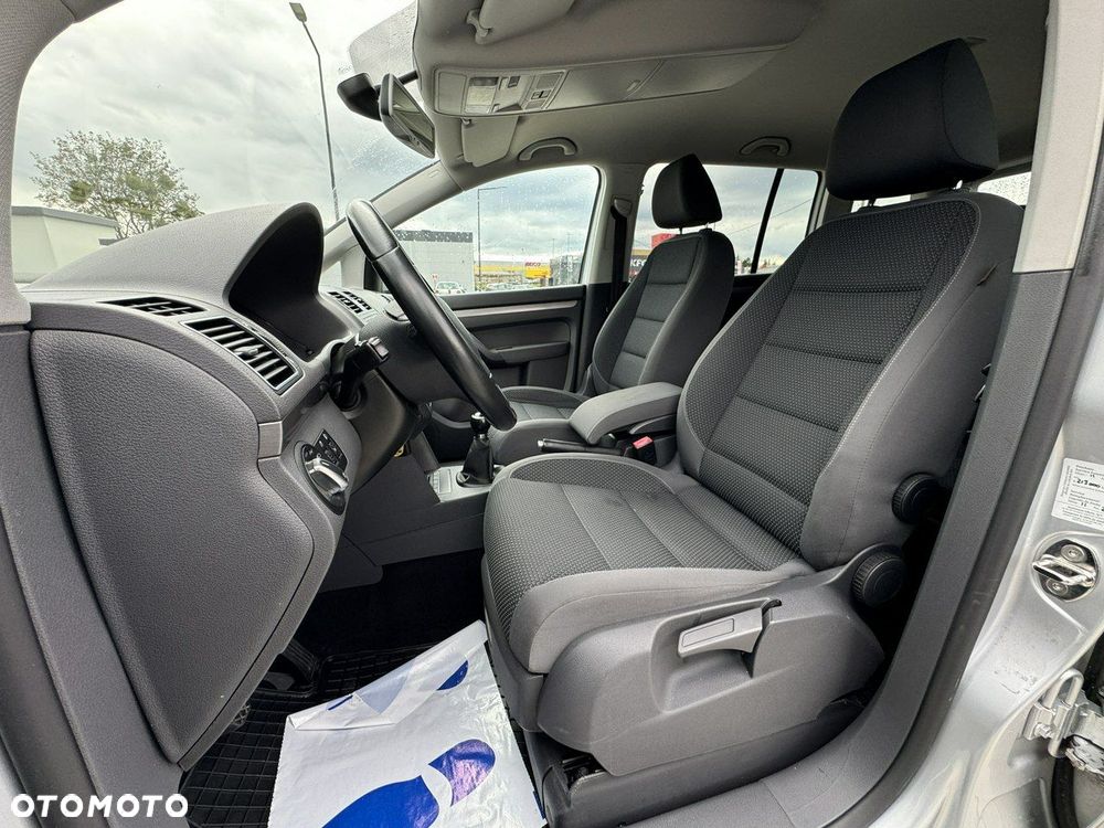 Volkswagen Touran - 20