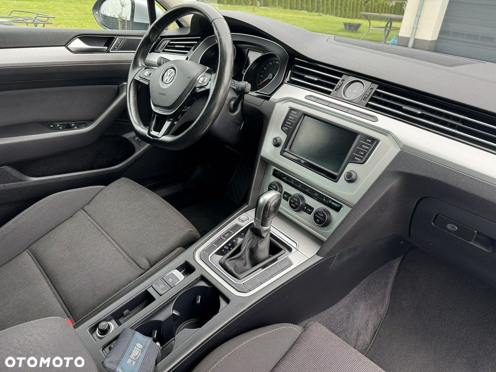 Volkswagen Passat - 29