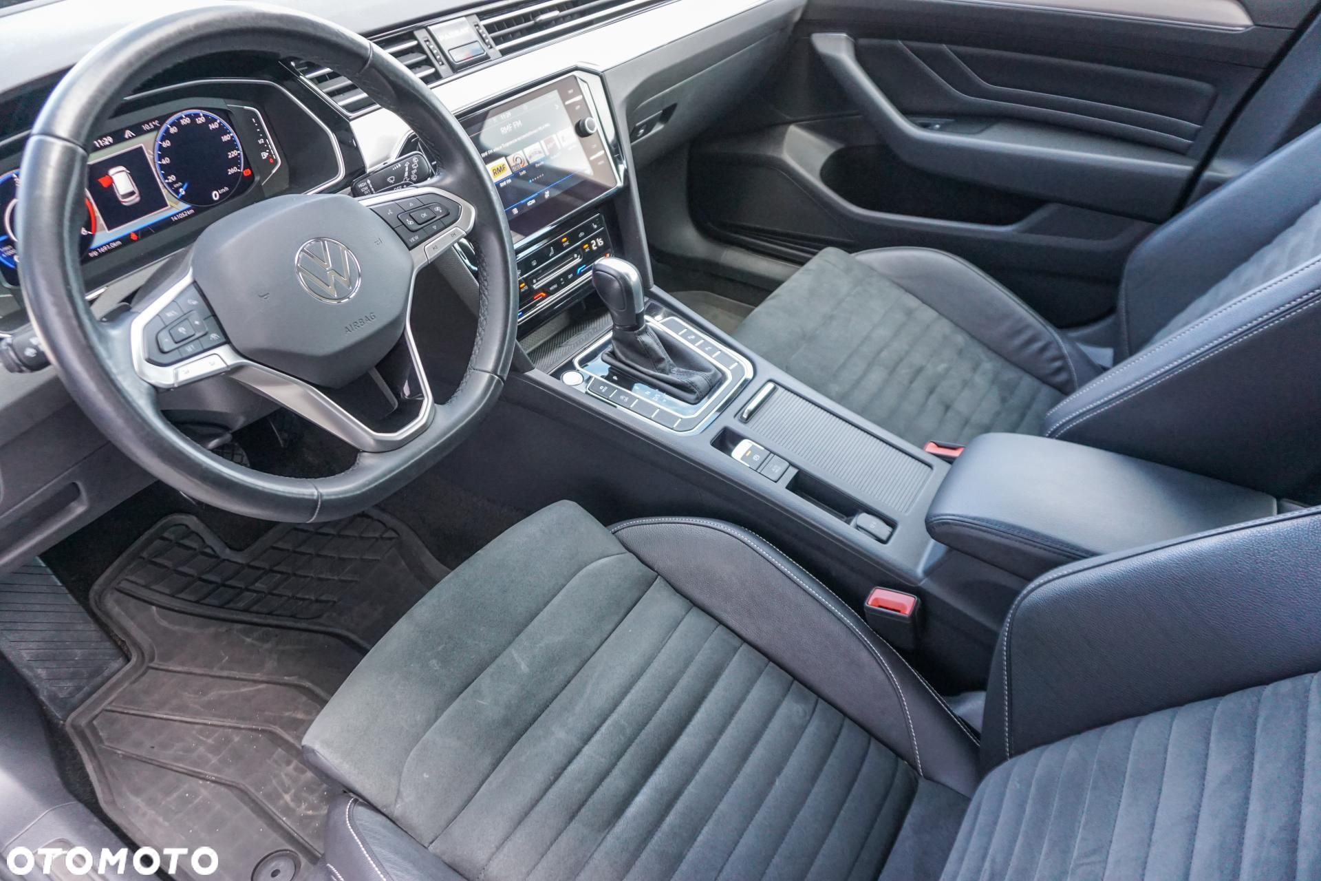 Volkswagen Passat 2.0 TDI EVO Elegance DSG - 9