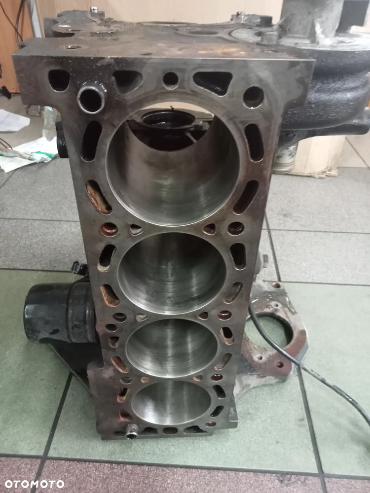 BLOK SILNIKA VECTRA C 1.8 16V Z18XE - 1
