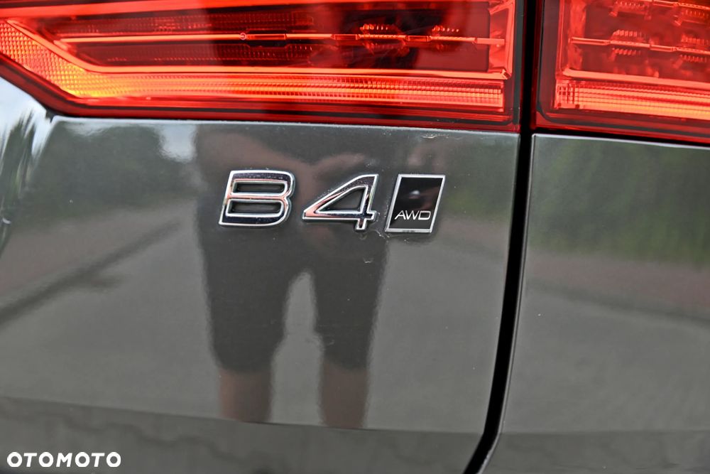Volvo XC 60 B4 D AWD Geartronic Momentum Pro - 18
