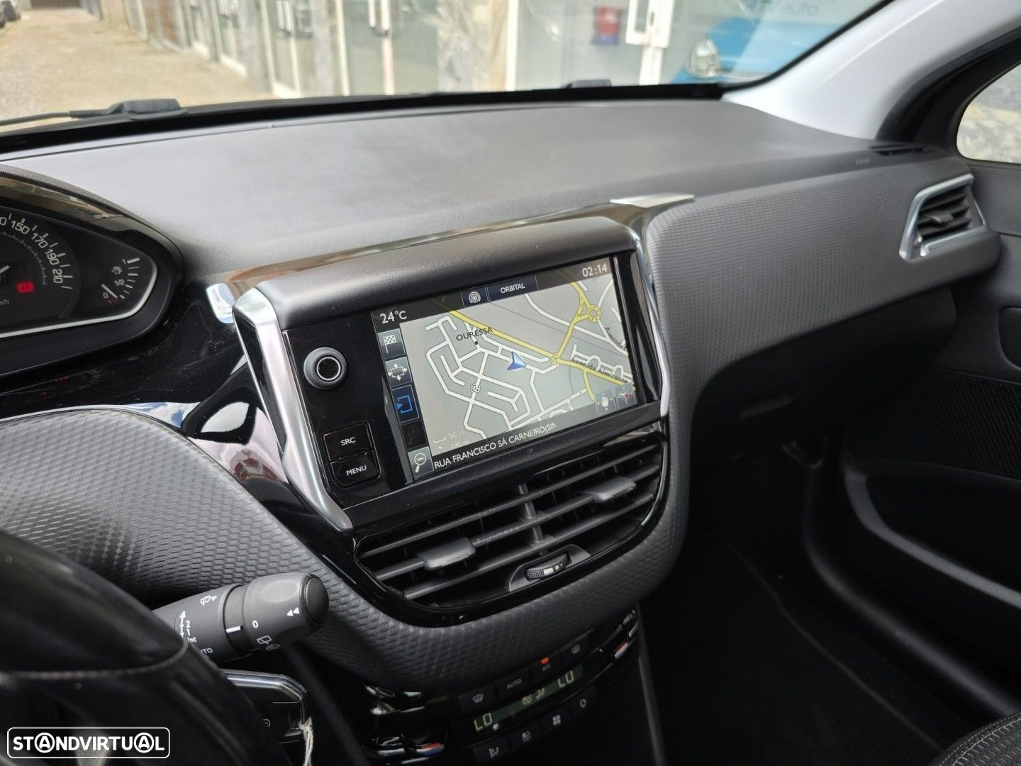 Peugeot 208 1.2 PureTech Allure EAT6 - 17