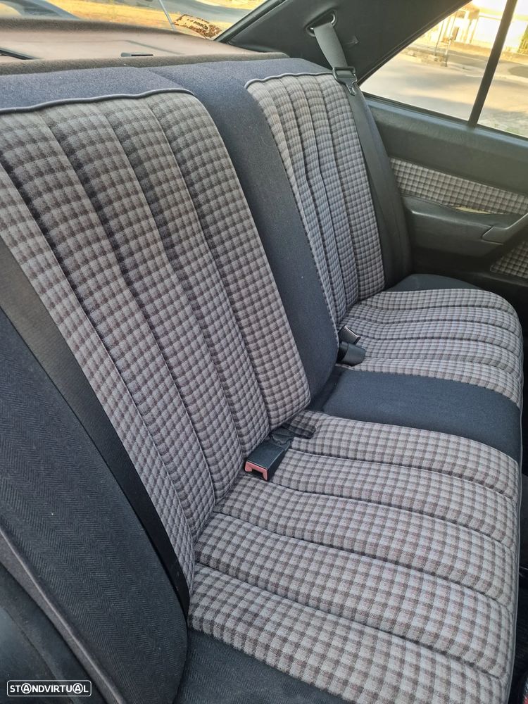 Mercedes-Benz W201 (1982-1993) 190 D 2.0 - 5