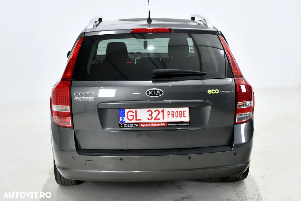 Kia Ceed 1.6 CRDi 115 Dream-Team Edition - 11