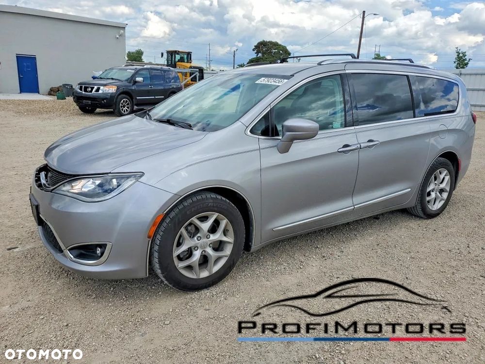 Chrysler Pacifica - 1