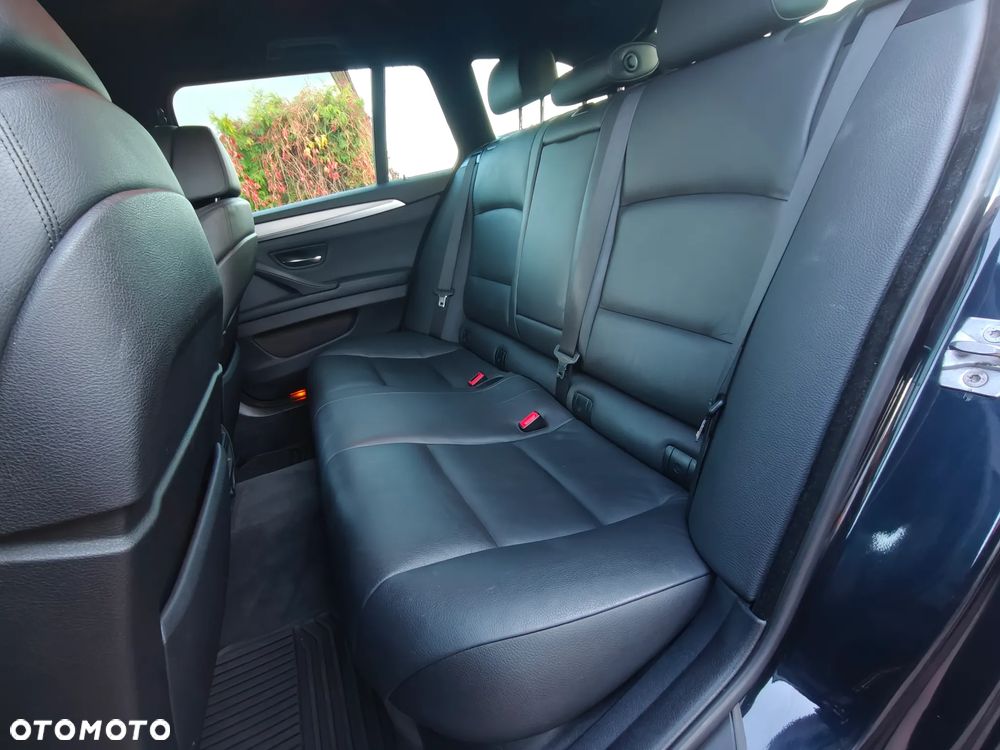BMW Seria 5 525d xDrive - 29