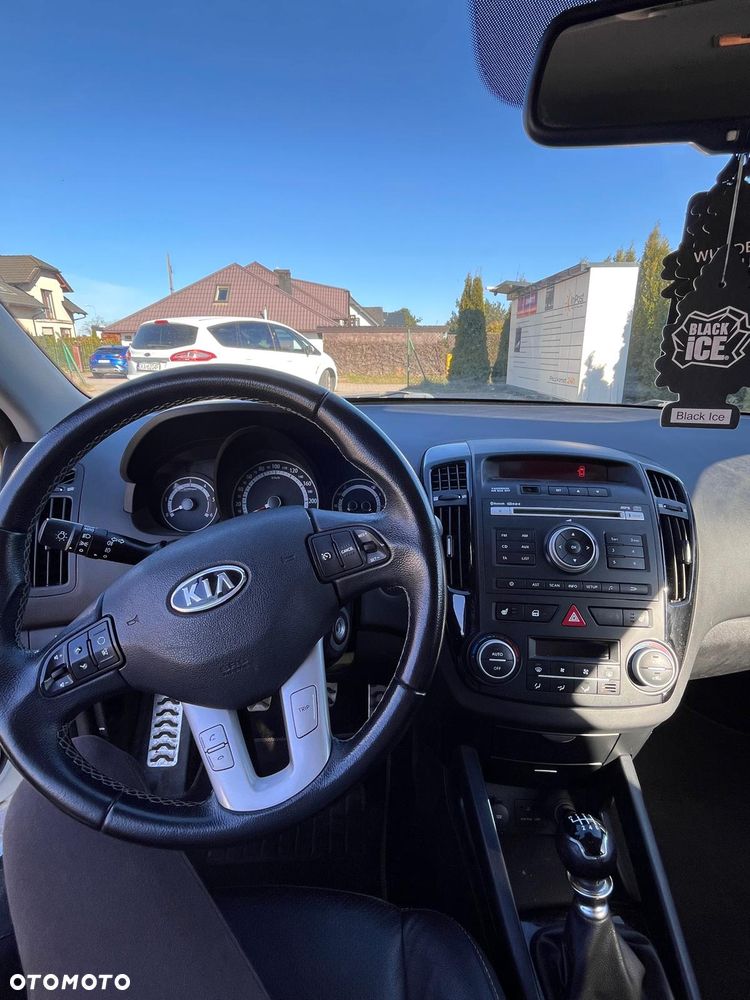 Kia Ceed - 11