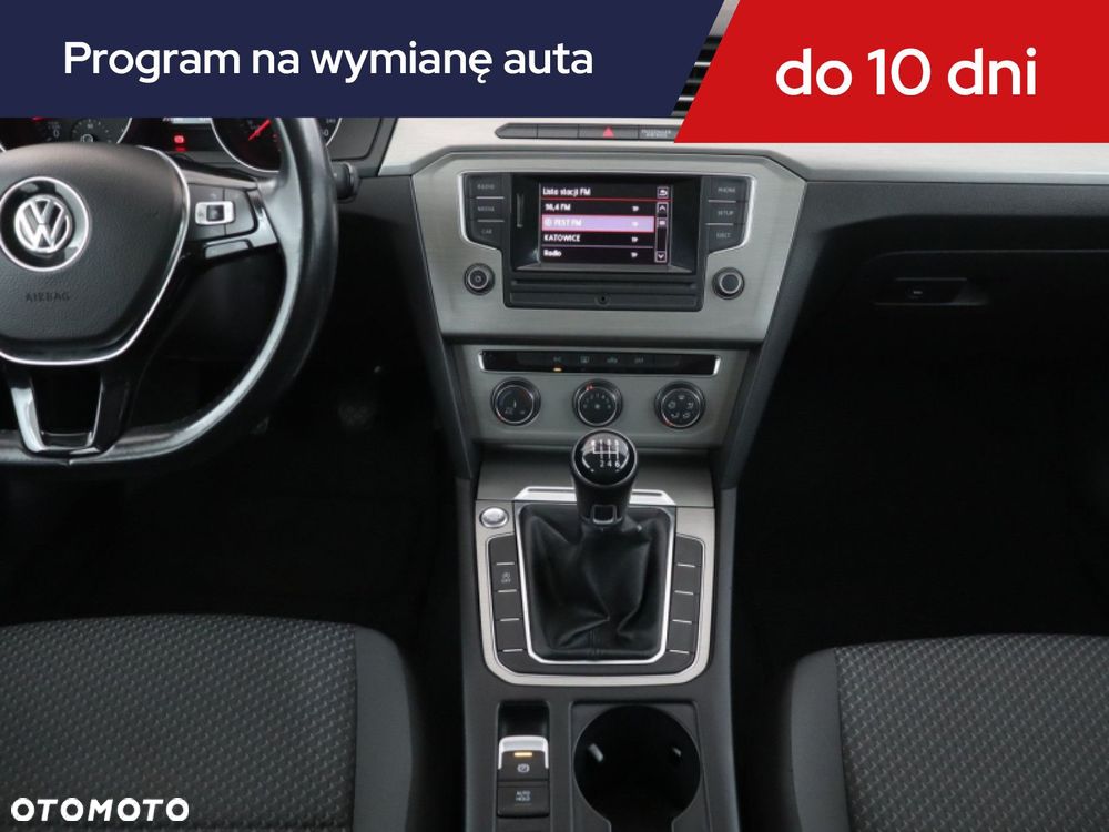 Volkswagen Passat - 14