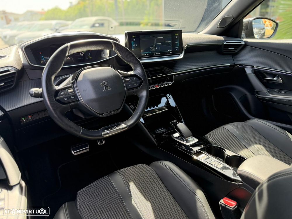 Peugeot e-2008 50 kWh GT - 2