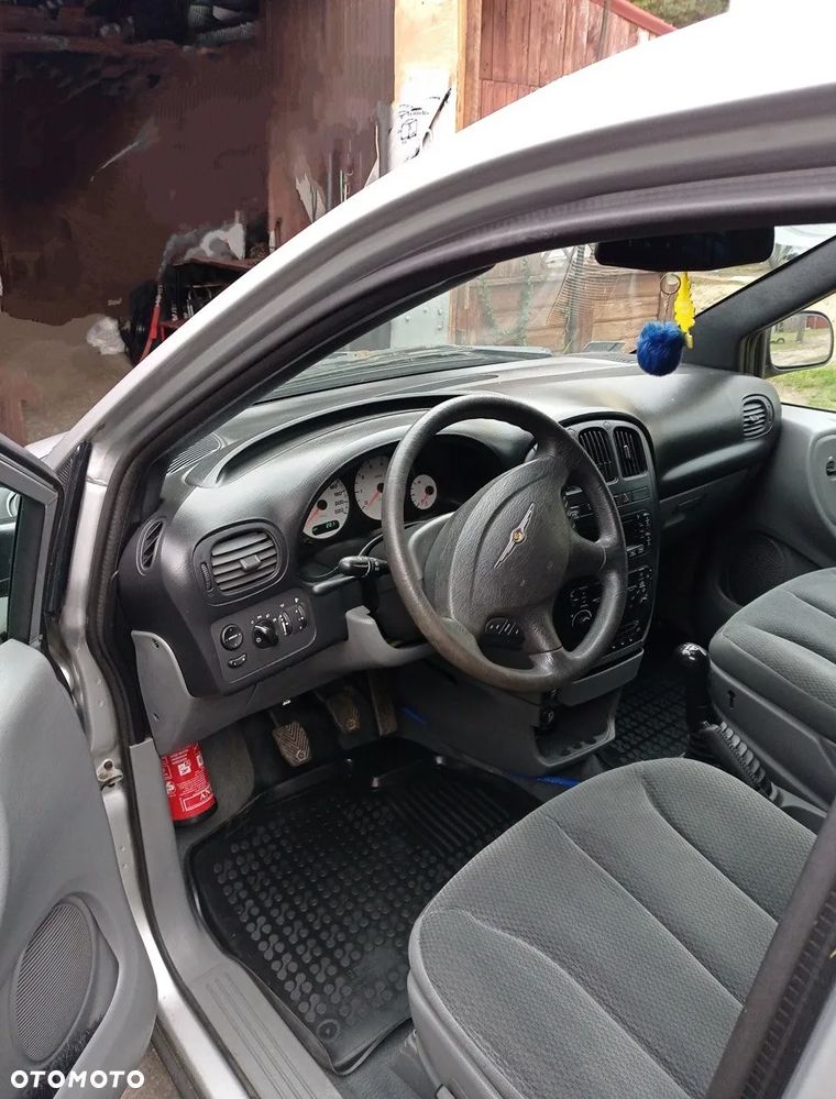 Chrysler Voyager 2.4 SE - 8