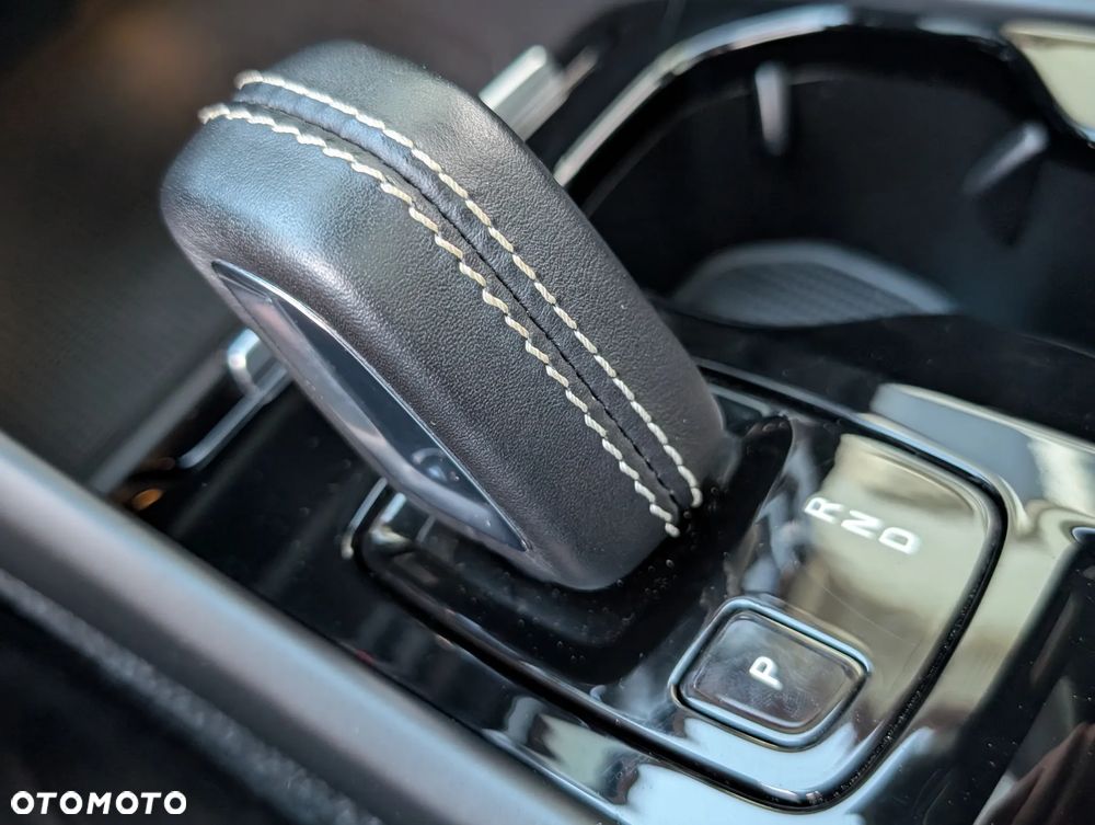 Volvo XC 40 B4 B AWD R-Design - 27