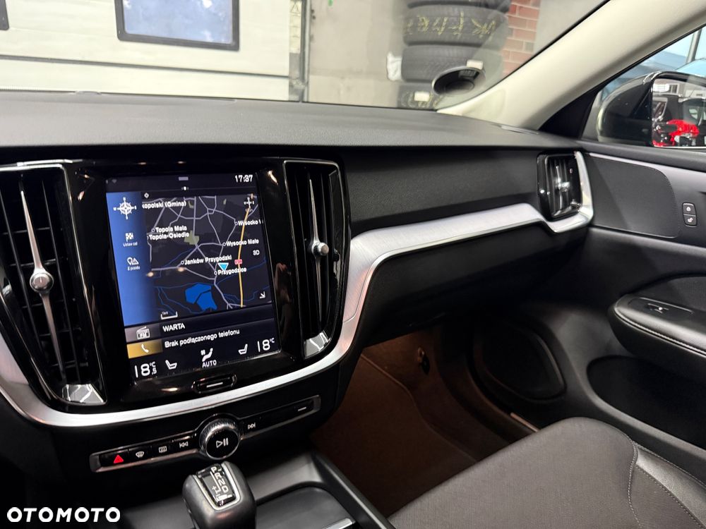 Volvo V60 Cross Country D4 AWD Geartronic - 28
