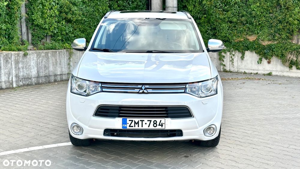 Mitsubishi Outlander 2.0 4WD Plug-In Hybrid - 2