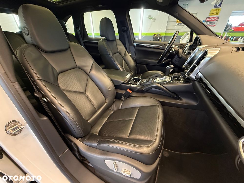 Porsche Cayenne S E-Hybrid - 24