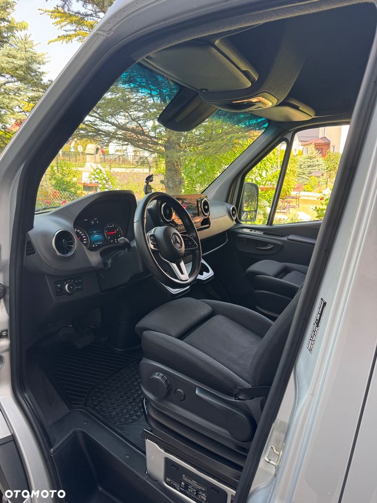 Mercedes-Benz Sprinter - 11