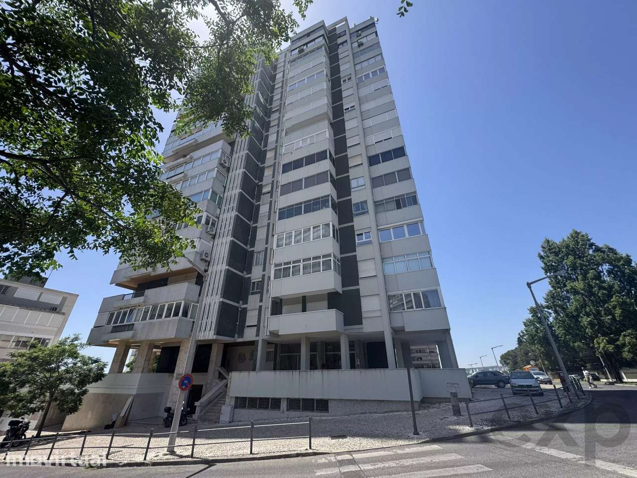 T4 espaçoso e moderno no Restelo - Lisboa - Grande imagem: 2/47
