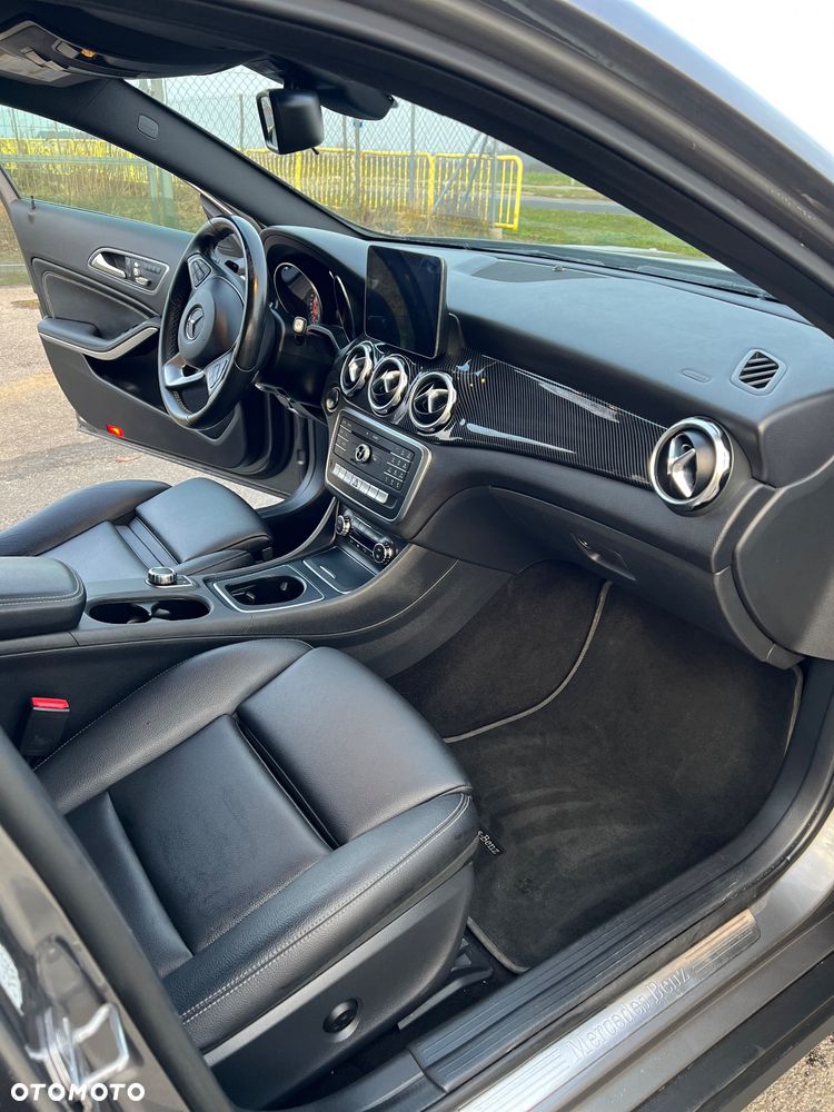 Mercedes-Benz GLA 250 7G-DCT AMG Line - 11