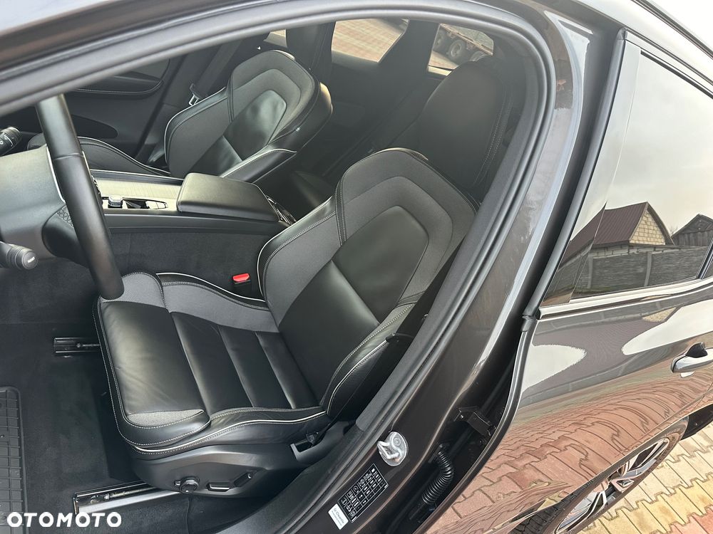 Volvo XC 60 B4 D Plus Dark - 12