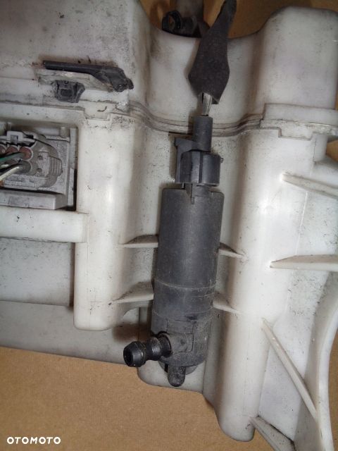 POMPKA SPRYSKIWACZA XENON TOYOTA AVENSIS T25 03-09 - 1