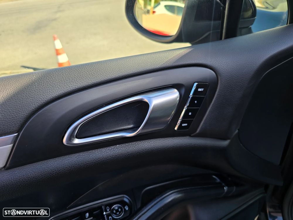 Porsche Cayenne 3.0 V6 - 12