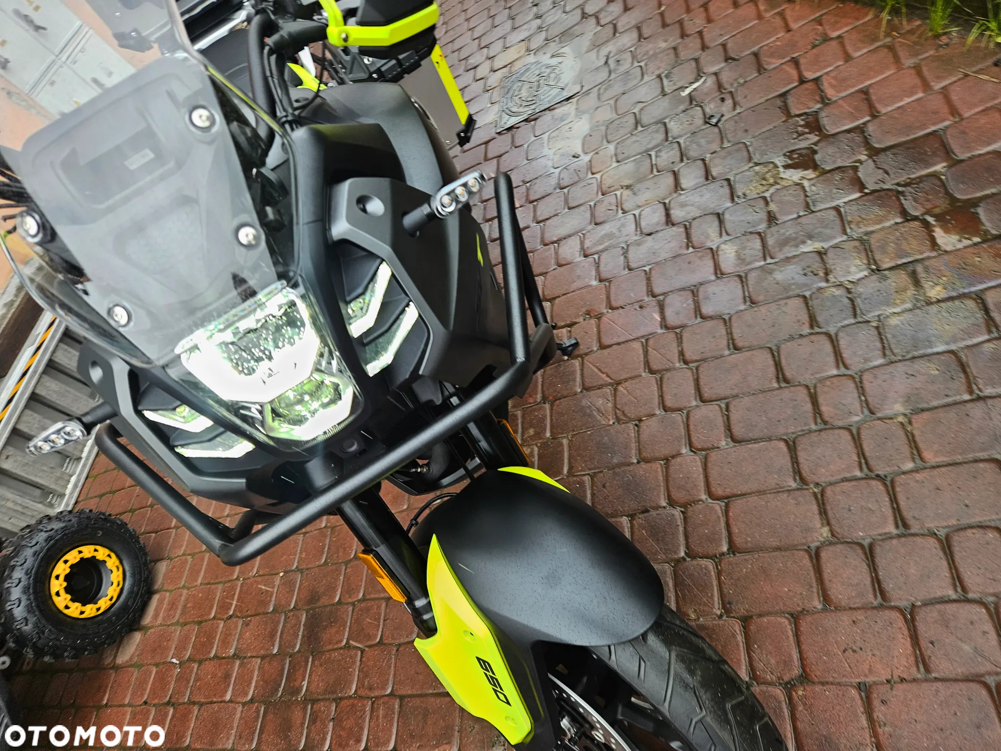 QJMOTOR SVT 650 - 6