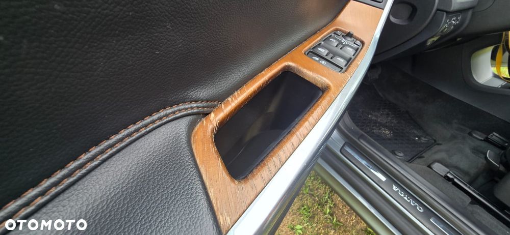 Volvo XC 60 D4 R-Design - 8