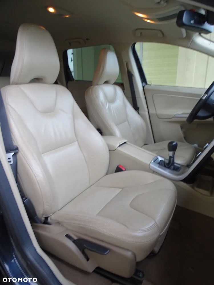 Volvo XC 60 D4 Momentum - 8