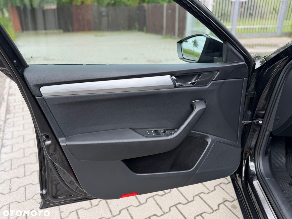 Skoda Superb 2.0 TDI Sportline - 17