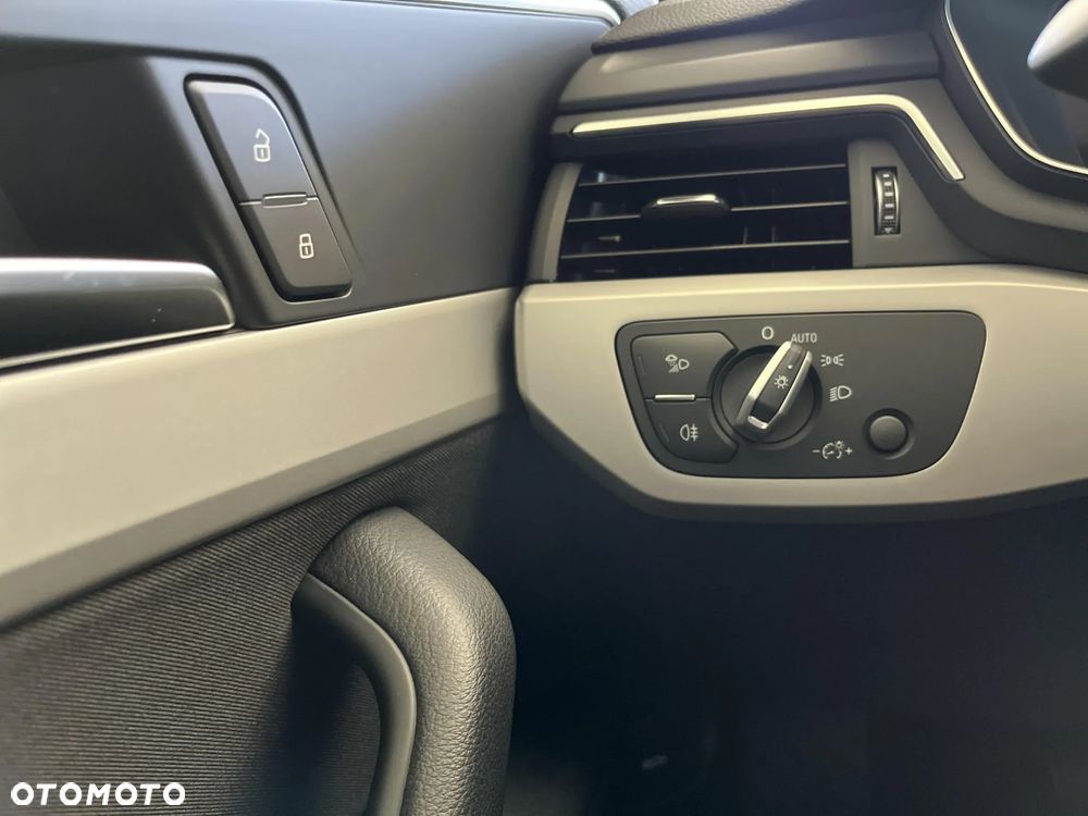 Audi A4 Limousine - 14