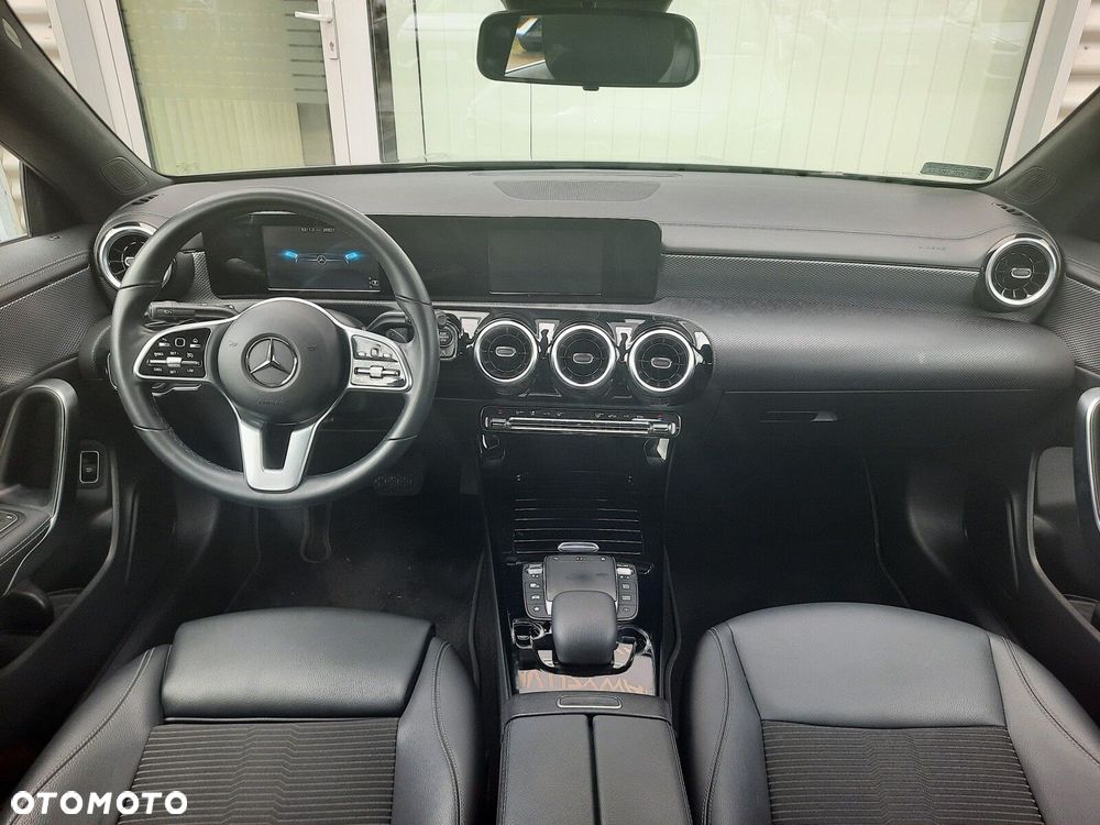 Mercedes-Benz CLA 250 Progressive 7G-DCT - 4
