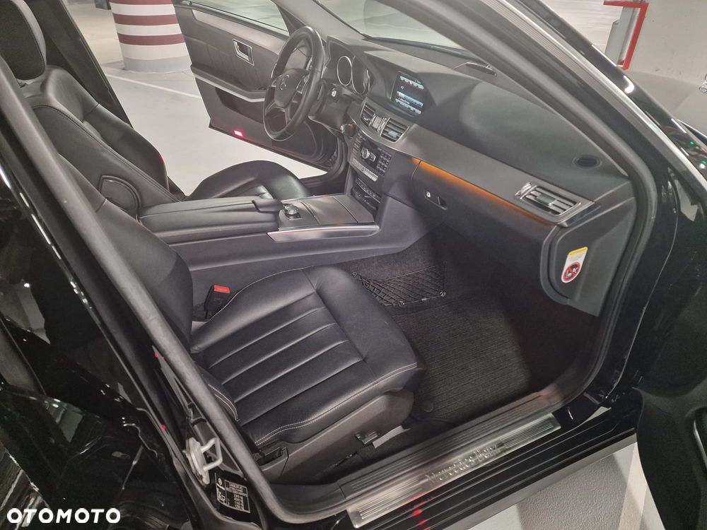 Mercedes-Benz Klasa E 300 4-Matic Elegance - 11