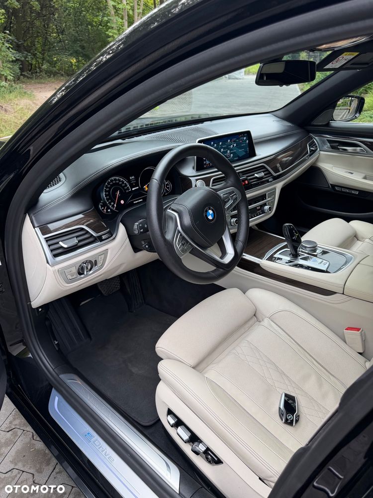 BMW Seria 7 740Le iPerformance - 9